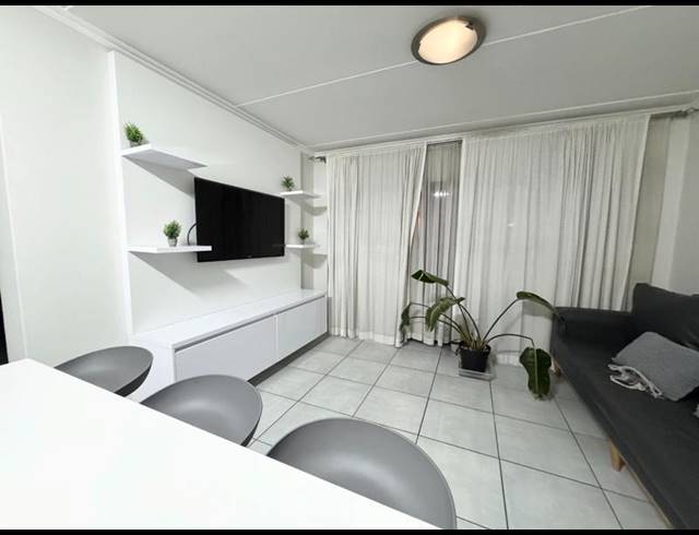 2 BEDROOM PROPERTY TO RENT IN CROWTHORNE AH